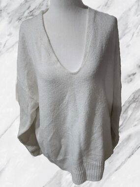 H&M Women's White V-Neck Sweater
